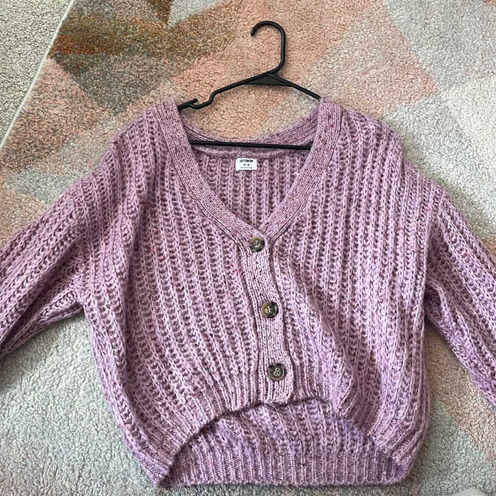 Only worn once! Very cozzy and comfy for winter :)